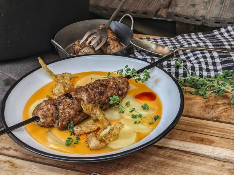 Chilis burgonyafőzelék, köfte