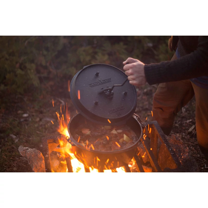 Camp Chef öntöttvas edény 30cm / 8.8L
