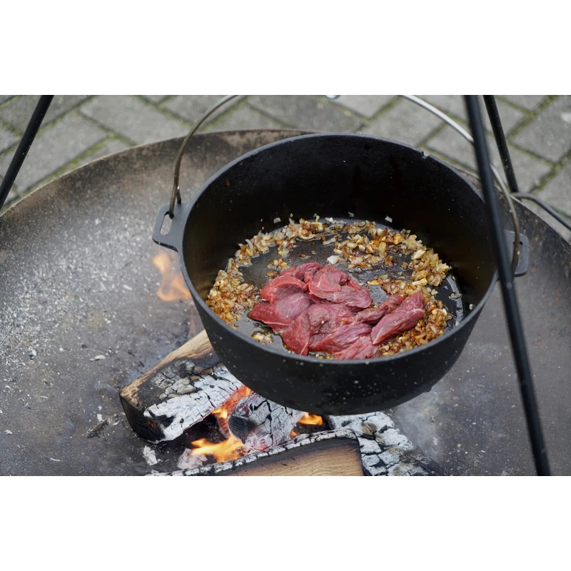 Camp Chef öntöttvas edény 30cm / 8.8L