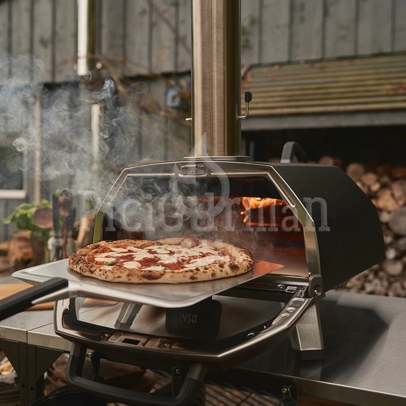 Ooni Karu 2 Pro multi-fuel pizzasütő