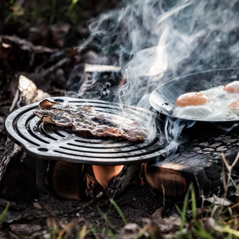 Petromax öntöttvas grillező és sütőrács lábakkal